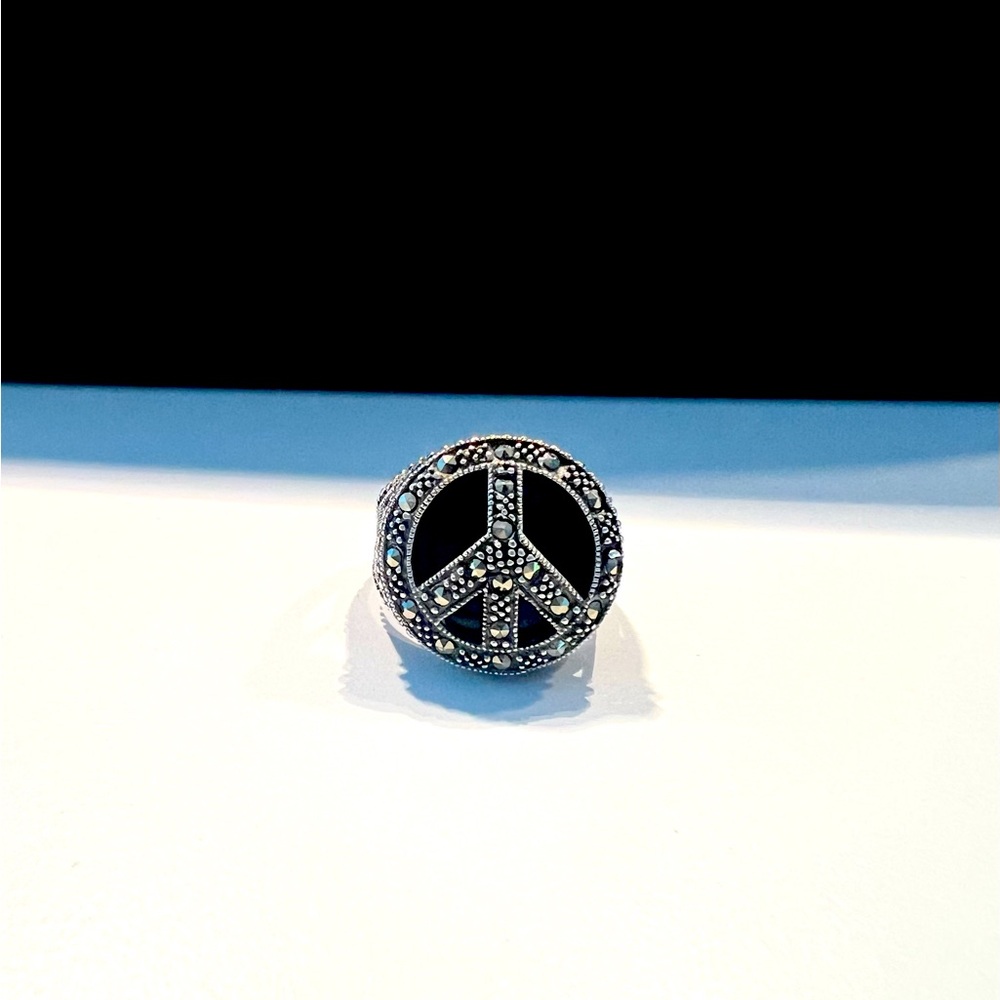 Sterling silver, Marcasite and Onyx Peace ring.￼